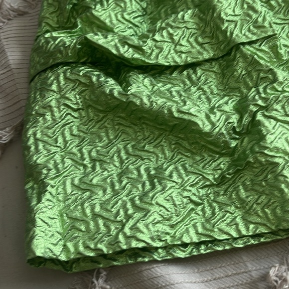 Sparkly apple green crinkled mini dress - Picture 2 of 6